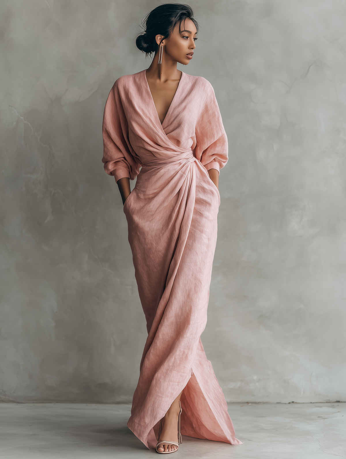 Vestito lungo minimalista con scollo a V in misto lino rosa da donna