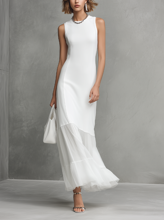 Elegante abito bianco senza maniche da donna in seta di latte e pannelli in chiffon