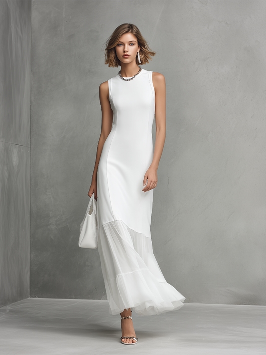 Elegante abito bianco senza maniche da donna in seta di latte e pannelli in chiffon