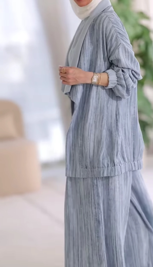 Completo casual a tre pezzi a righe verticali con colletto
