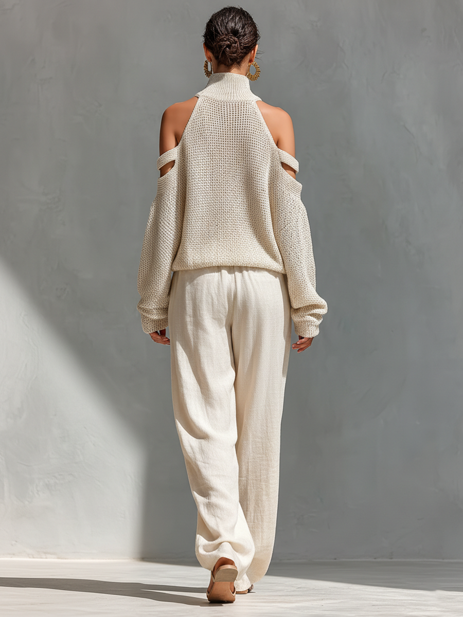 Top collo alto con spalle scoperte in maglia beige per donne e pantaloni a gamba larga