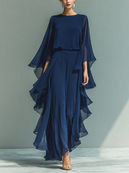 Completo da donna top in chiffon blu scuro con maniche a campana e pantaloni dritti con dettagli a balze