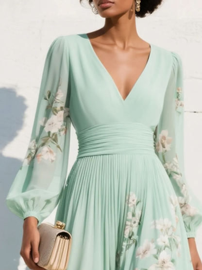Abito lungo plissettato in chiffon verde menta con stampa floreale da donna
